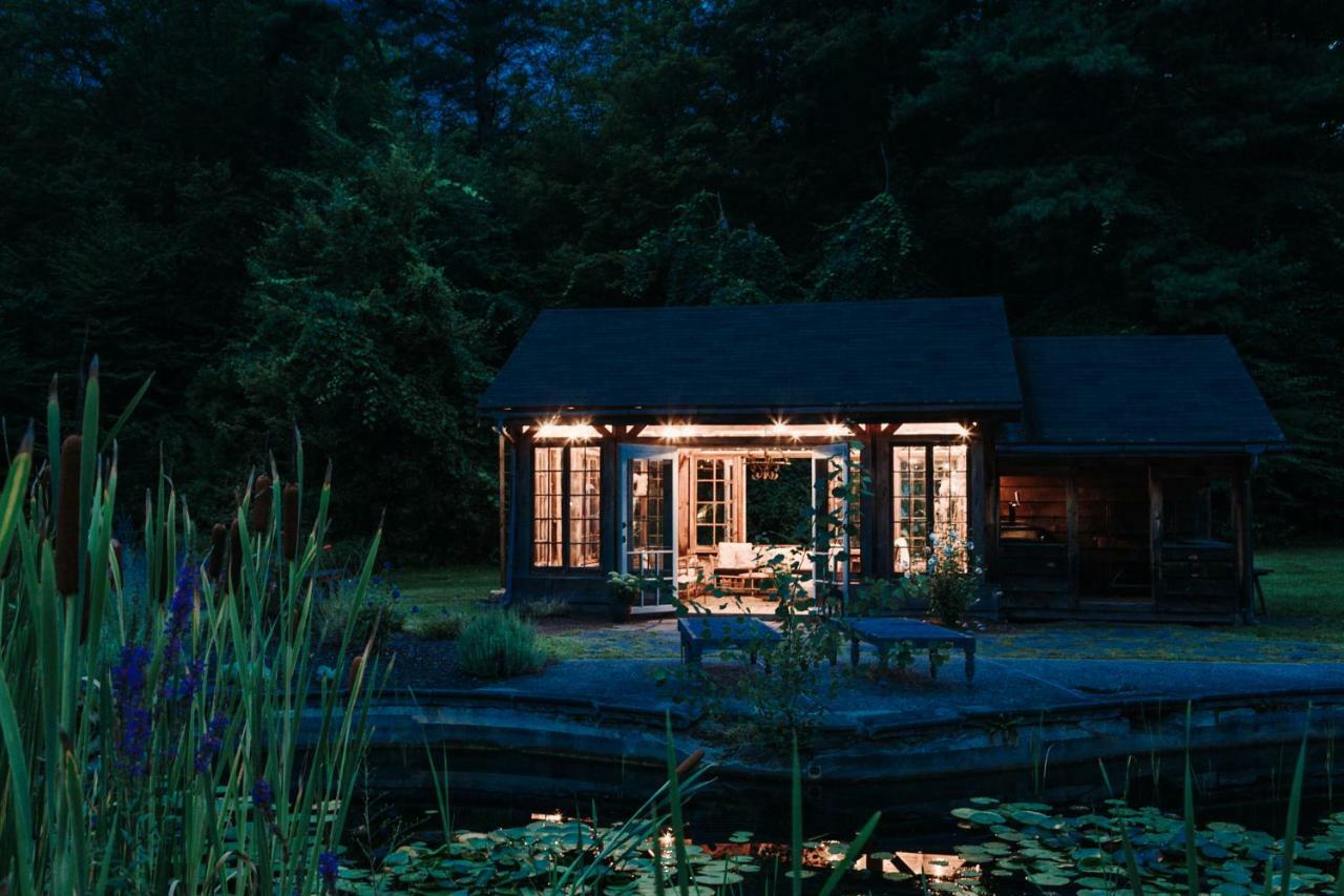 Отель Foxfire Mountain House Mount Pleasant Экстерьер фото