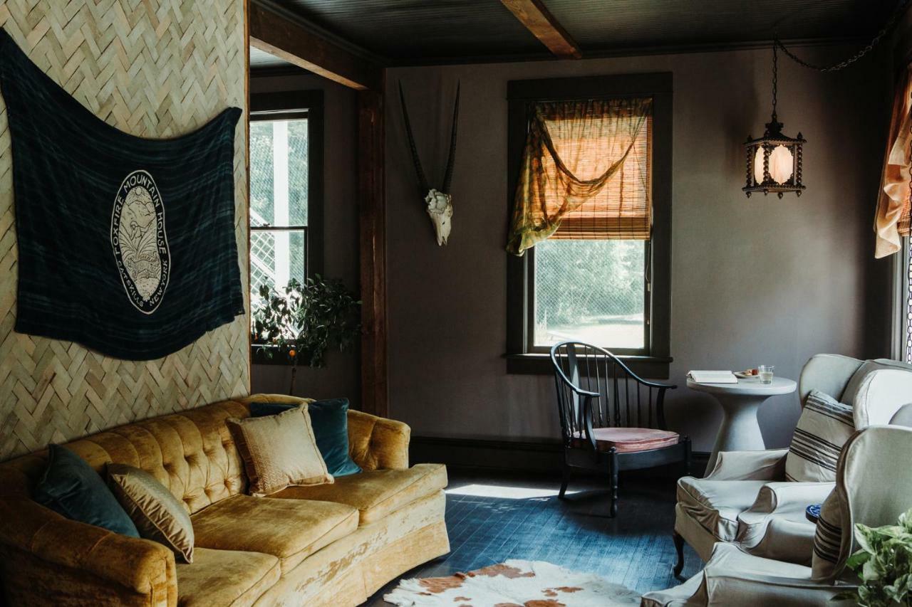 Отель Foxfire Mountain House Mount Pleasant Экстерьер фото