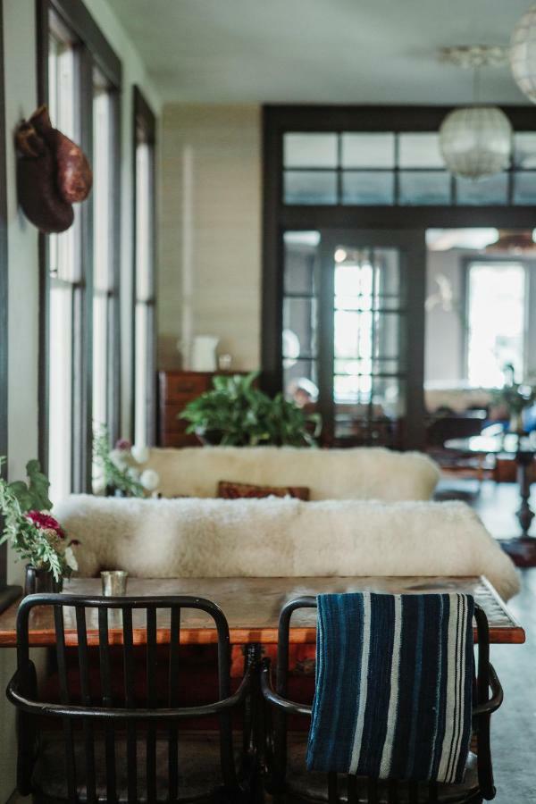 Отель Foxfire Mountain House Mount Pleasant Экстерьер фото